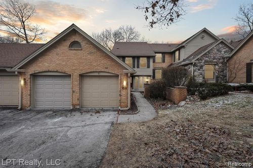 4561 Golf View Dr, Brighton, MI, 48116-9767 | Card Image