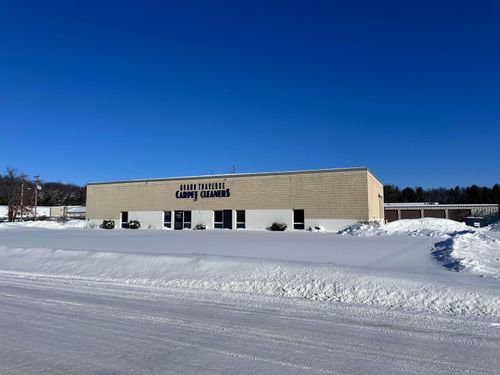 3160 Continental Dr, Traverse City, MI, 49686-4871 | Card Image