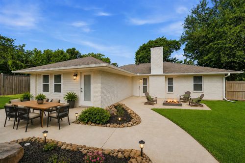 900 Cortez St, Denison, TX, 75020-3822 | Card Image