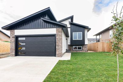 69 Mackenzie Ave, House detached with 3 bedrooms, 3 bathrooms and 4 parking in Lacombe AB | Image 2