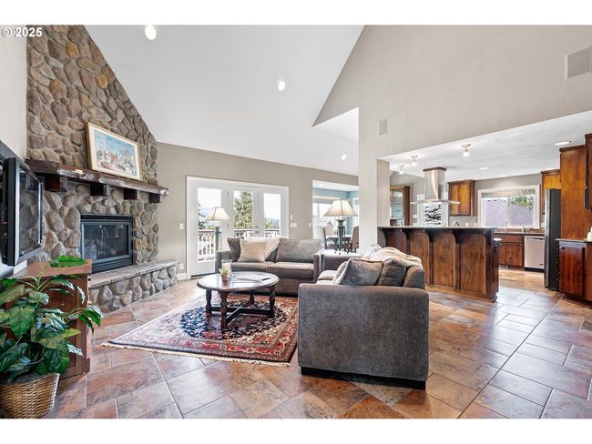 380 Mountaingate Dr, House other with 3 bedrooms, 3 bathrooms and 3 parking in Springfield OR | Image 4