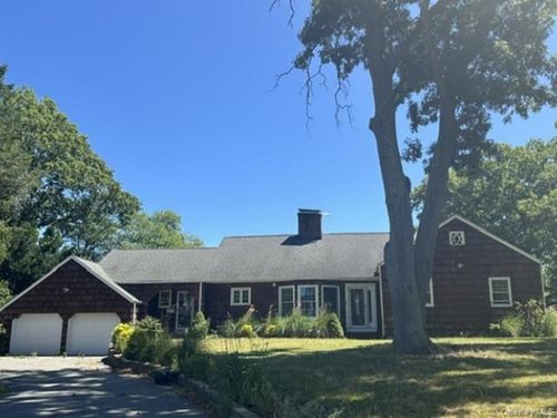 888 Pondview Rd, Riverhead, NY, 11901-2614 | Card Image