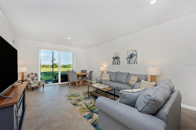 living room | Image 13