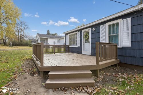 1166 Forest Ave, Burton, MI, 48509-1904 | Card Image