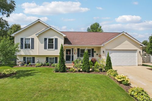 803 Linda Ln, Kingston, IL, 60145-8496 | Card Image