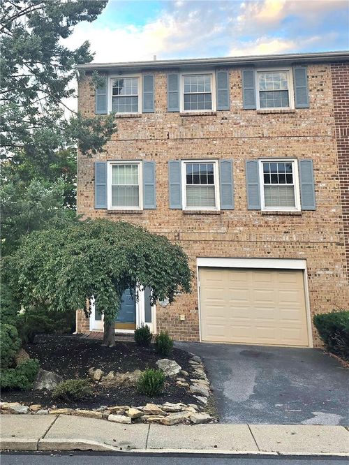 977 Barnside Ct, ALLENTOWN, PA, 18103-6058 | Card Image