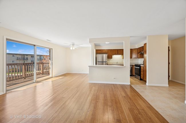 APT-205 - 1121-W Hinswood Dr, Condo with 2 bedrooms, 2 bathrooms and 1 parking in Darien IL | Image 4