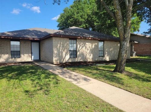 1724 Jenkins Ln, Glenn Heights, TX, 75154-8640 | Card Image