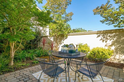 23 Greenham Ct, Novato, CA, 94949-6285 | Card Image