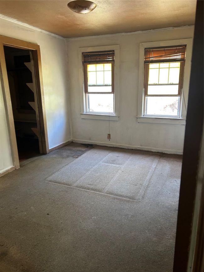 Carpeted empty room featuring a textured ceiling | Image 12