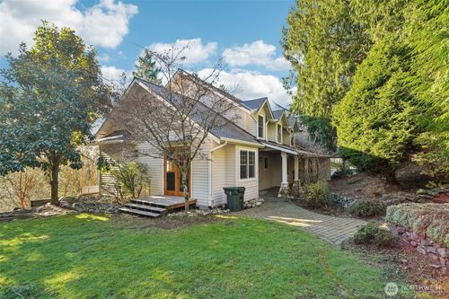 16430 266th Ave Se, Issaquah, WA, 98027-6936 | Card Image