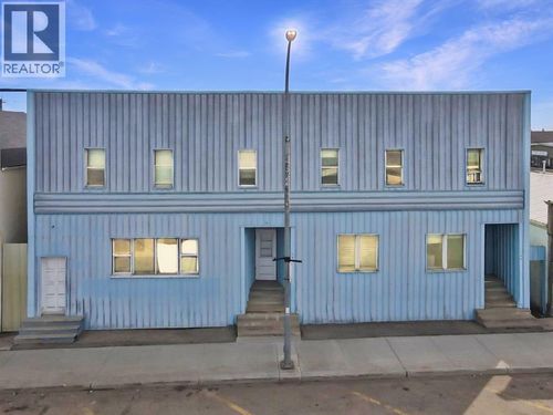 5109 50 St, High Prairie, AB, T0G1E0 | Card Image