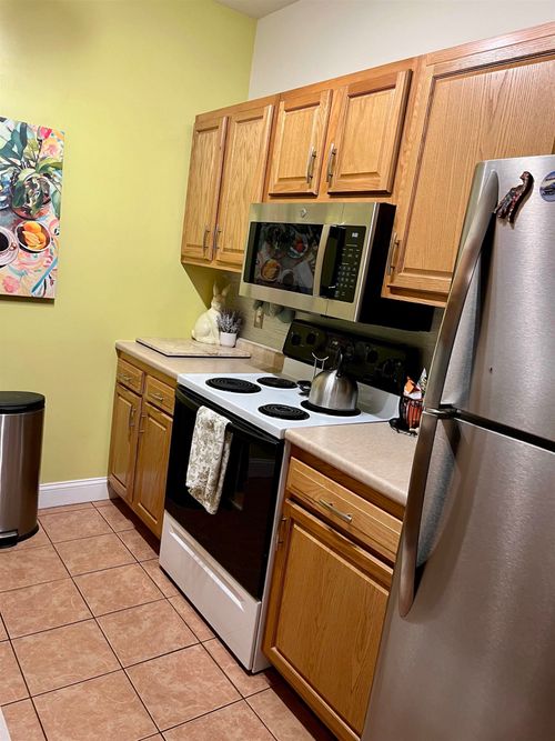 apt-304-18 Harbor Ave, Nashua, NH, 03060-6388 | Card Image