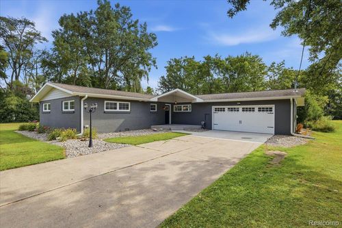 1360 Hemmeter Road, Saginaw Charter Township, MI, 48638 | Card Image