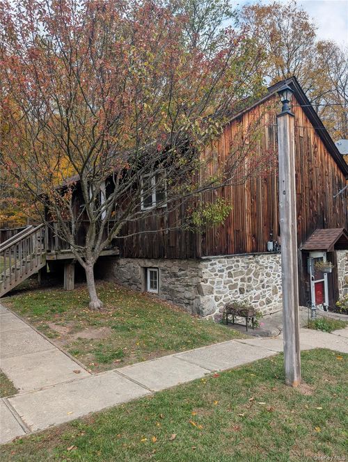 84 Foster Rd, Middletown, NY, 10941-3618 | Card Image