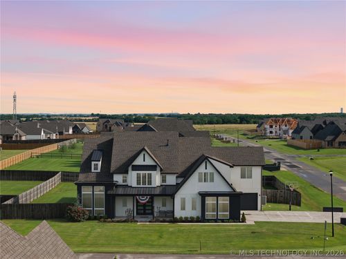 15 W 166th Pl S, Glenpool, OK, 74033-5301 | Card Image