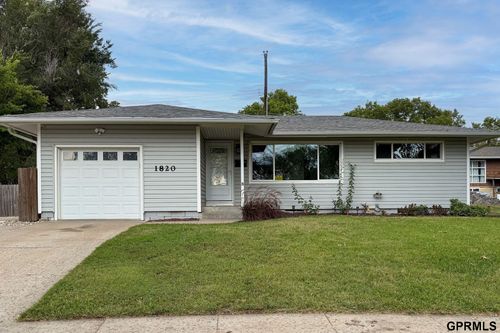 1820 Brower Rd, Lincoln, NE, 68502-5524 | Card Image