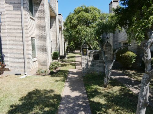 204-8400 Jamestown Dr, Austin, TX, 78758-7938 | Card Image