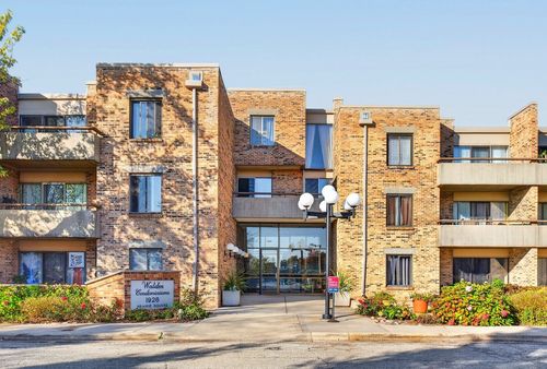 220b-1926 Prairie Sq, Schaumburg, IL, 60173-4129 | Card Image