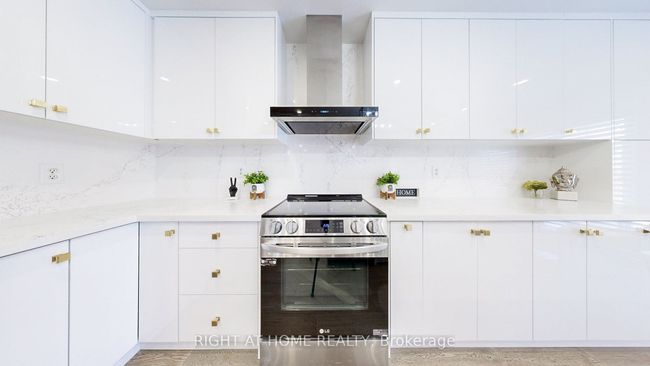 28 Beaton Ave, House other with 6 bedrooms, 4 bathrooms and 4 parking in Maple ON | Image 9