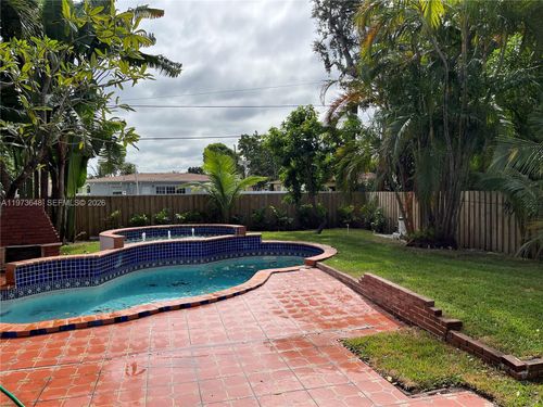 550 Ne 174th St, North Miami Beach, FL, 33162-1946 | Card Image