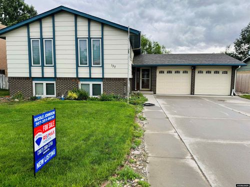 137 S Wind River Dr, Douglas, WY, 82633-2339 | Card Image