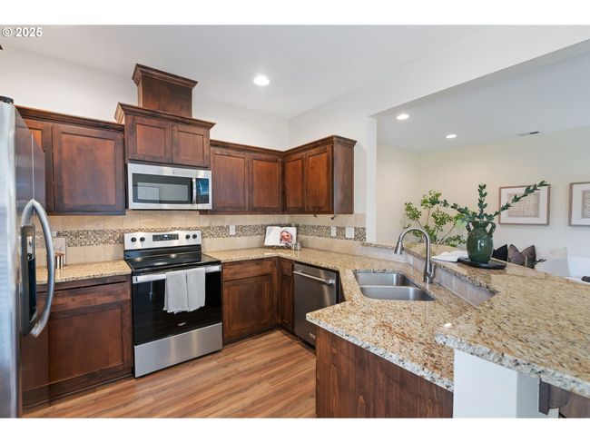 16085 Se Kingbird Dr, House attached with 3 bedrooms, 3 bathrooms and 1 parking in Clackamas OR | Image 10