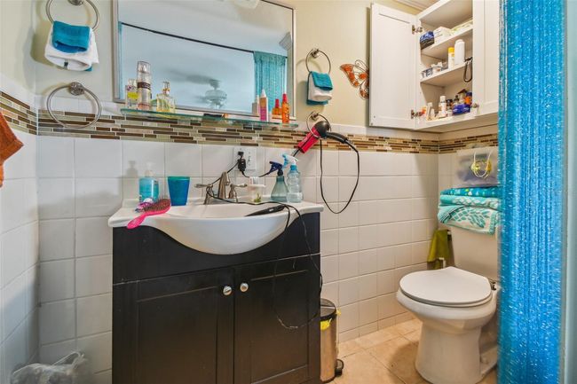 Unit B - Bathroom | Image 38