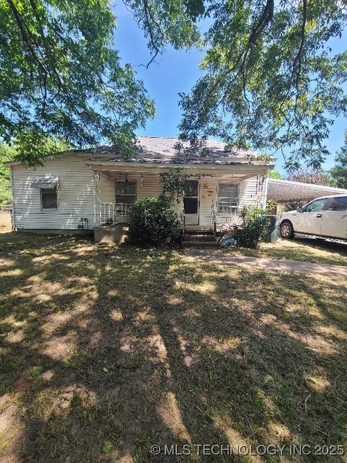 404 E Beach St, Henryetta, OK, 74437-2022 | Card Image