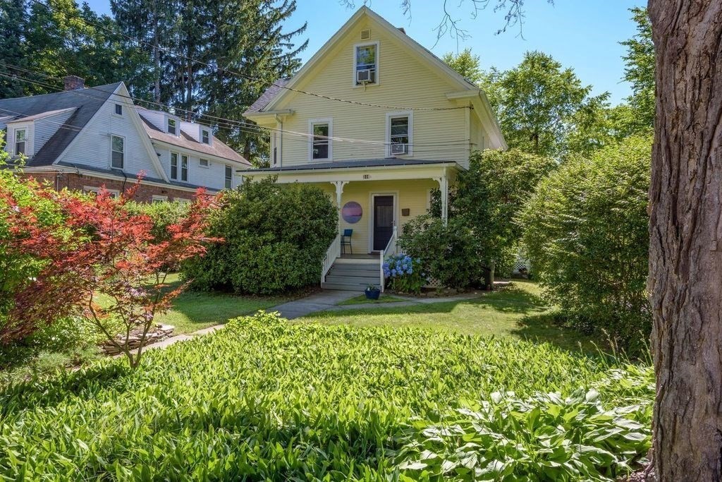 Lincoln Ave, Amherst, MA 01002