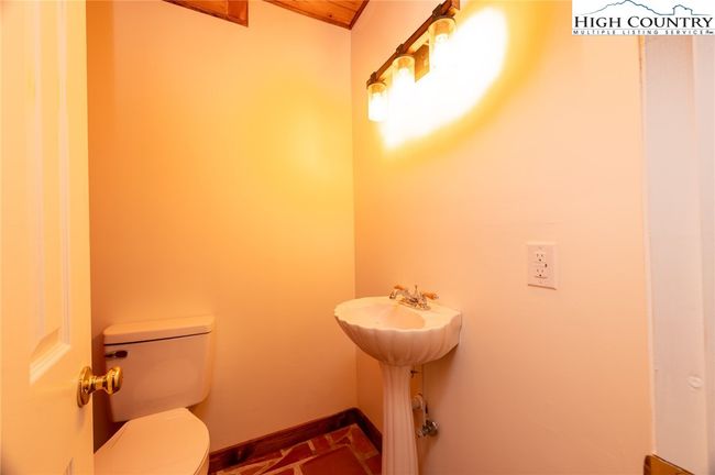 170 Mountain Laurel Ln, House other with 2 bedrooms, 4 bathrooms and null parking in Blowing Rock NC | Image 12