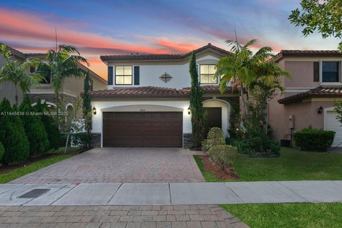 8878-8878 W 33rd Ave, HIALEAH, FL, 33018-1867 | Card Image