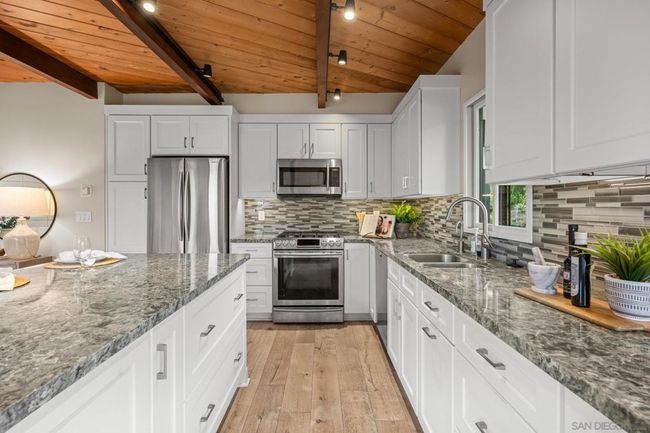 2036 Santa Fe Ave, Condo with 3 bedrooms, 2 bathrooms and 4 parking in Del Mar CA | Image 9