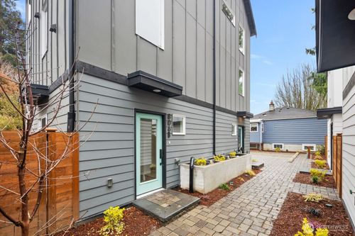806 B S Rose St, Seattle, WA, 98108-4124 | Card Image