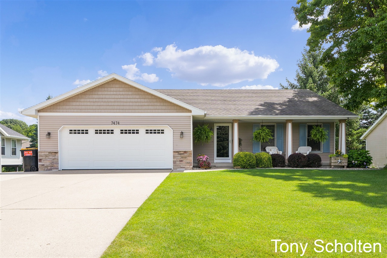 Woodside Dr, Hudsonville, MI 49426