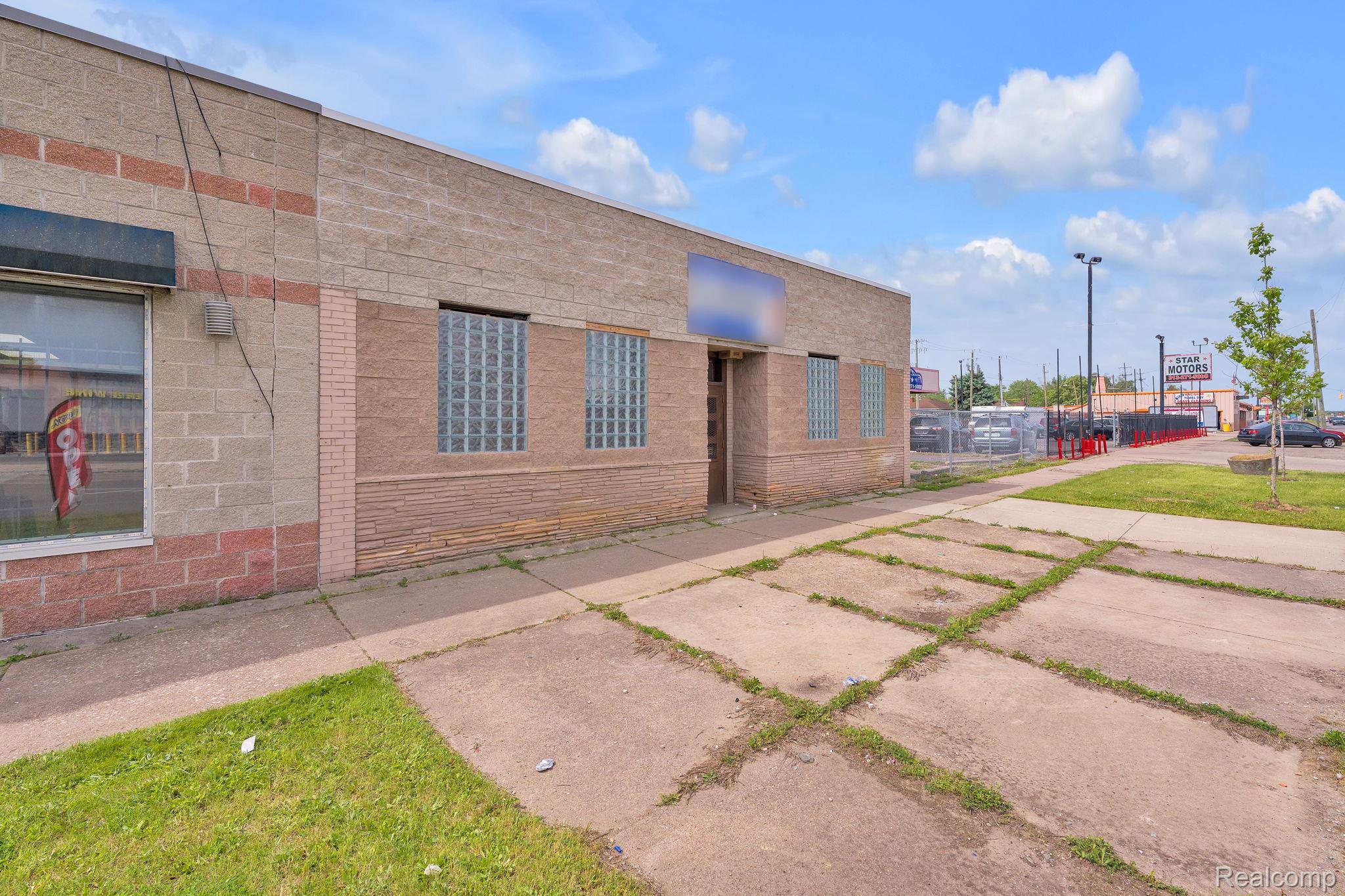 Commercial Sale in Detroit 2