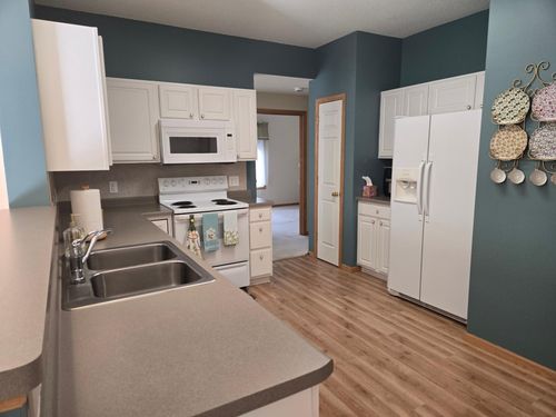 711-6889 Folkestone Rd, Apple Valley, MN, 55124-5625 | Card Image