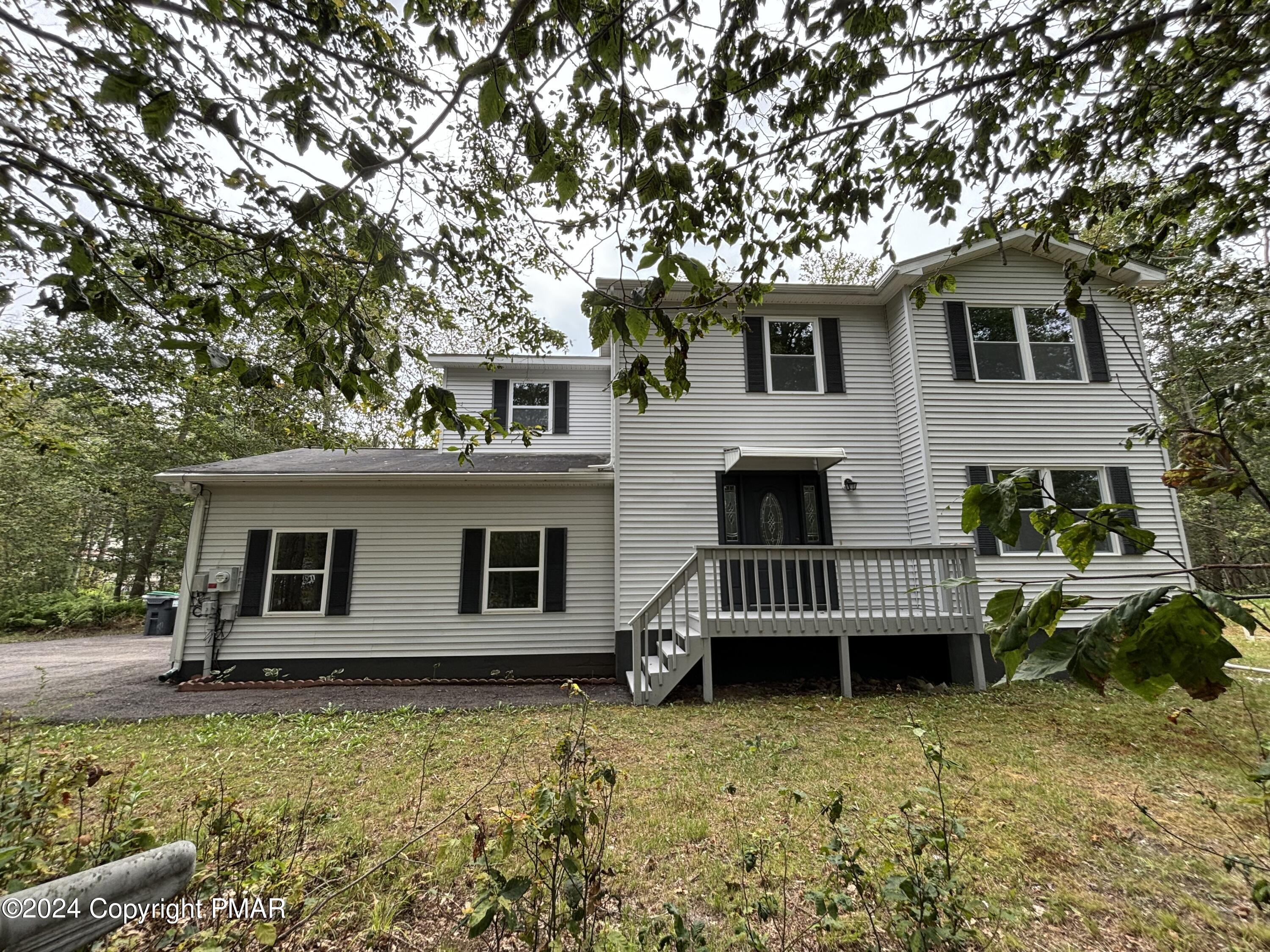 Winchester Dr, Tobyhanna, PA 18466