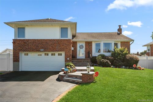 542 N Suffolk Avenue, Oyster Bay, NY, 11758 | Card Image
