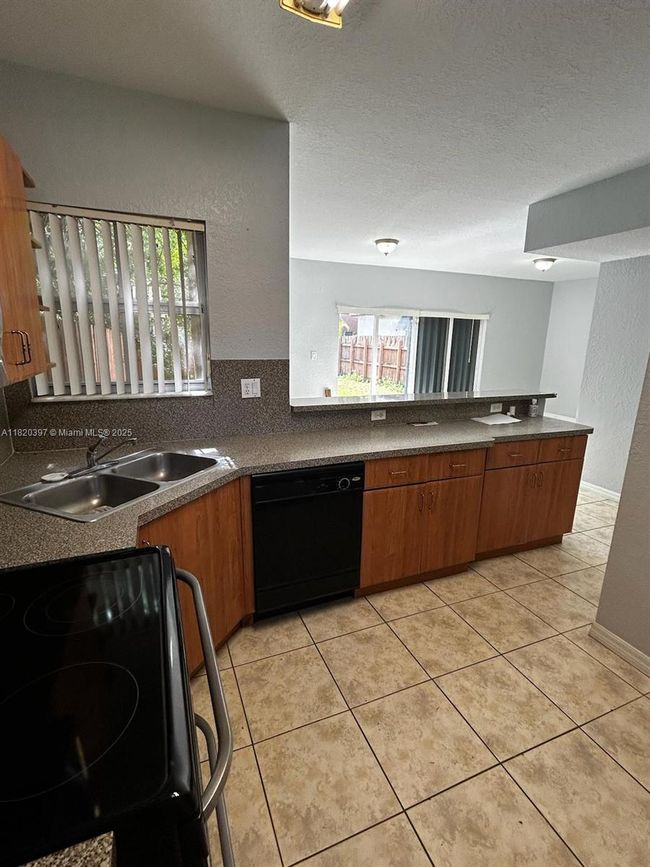865 - 865 Sw 6 Th Ct, Townhouse with 3 bedrooms, 3 bathrooms and null parking in Florida City FL | Image 11