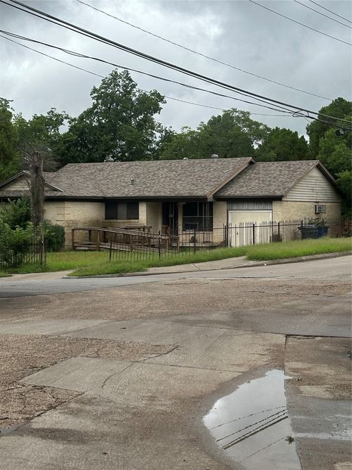 4405 Malden Ln, Dallas, TX, 75216-6832 | Card Image