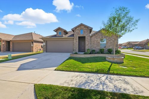 633 Captree Ln, Fort Worth, TX, 76131-3047 | Card Image