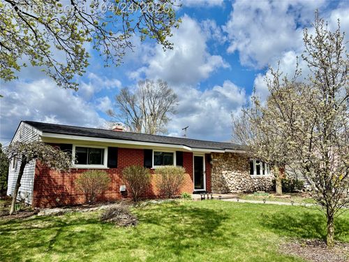 1340 Foreland Dr, Oxford, MI, 48371-6008 | Card Image