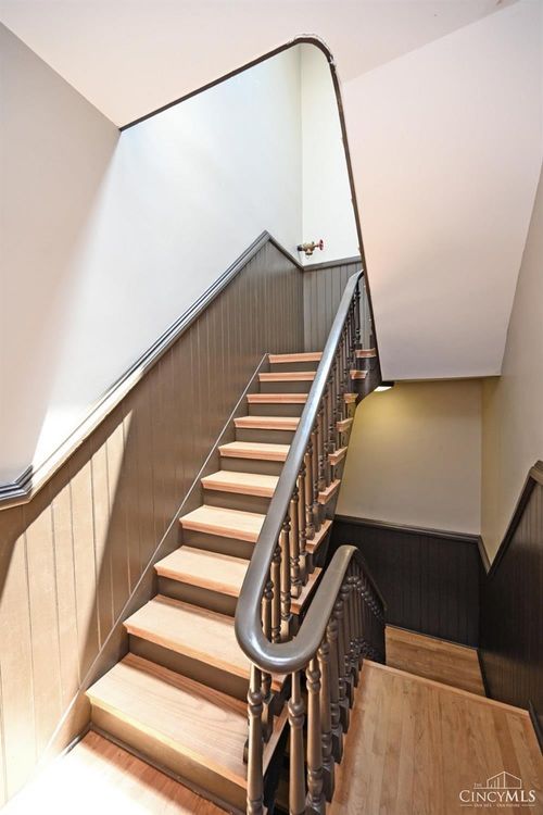 27 Mercer St, Cincinnati, OH, 45202-7198 | Card Image