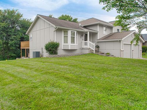 1200 Sw Southcrest Dr, Blue Springs, MO, 64015-8743 | Card Image