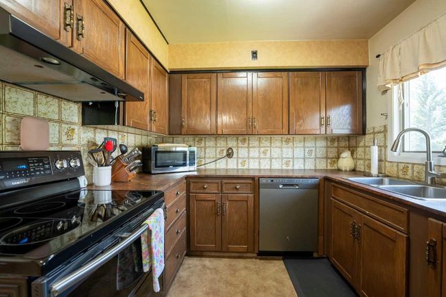 1209 18 St N, House detached with 3 bedrooms, 2 bathrooms and 6 parking in Lethbridge AB | Image 14