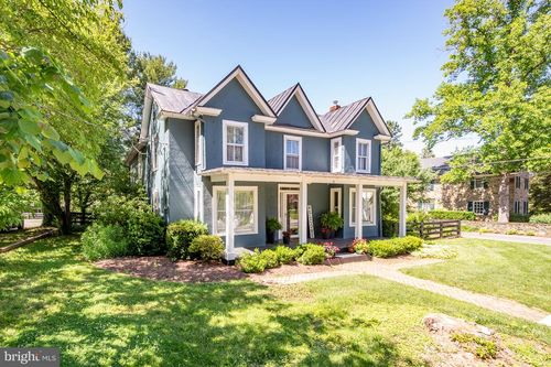 18 E Loudoun St, ROUND HILL, VA, 20141-2443 | Card Image