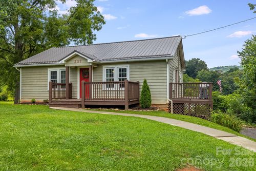 2117 Old Clyde Rd, Clyde, NC, 28721-7803 | Card Image
