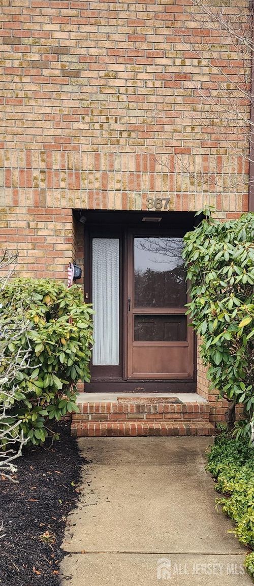 367 Willowbrook Dr, North Brunswick, NJ, 08902-1245 | Card Image