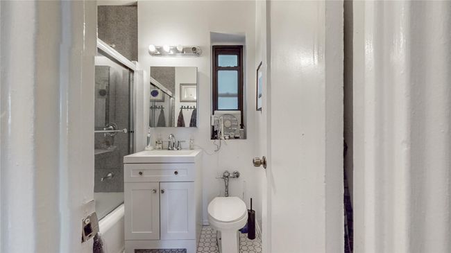 Full bath with tile patterned floors, toilet, vanity, and bathing tub / shower combination | Image 9